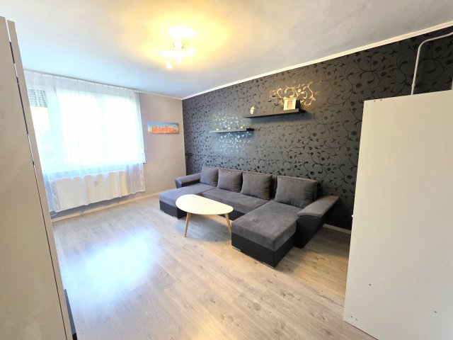 Eladó téglalakás, Dunaújvárosban, Batsányi úton 41.3 M Ft