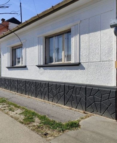 Eladó családi ház, Cegléden 59.5 M Ft, 4 szobás