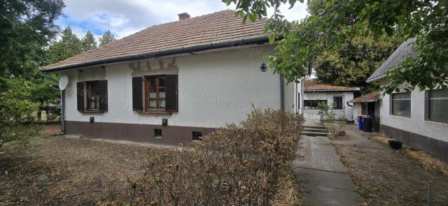 Eladó családi ház, Cegléden 49.9 M Ft, 3 szobás