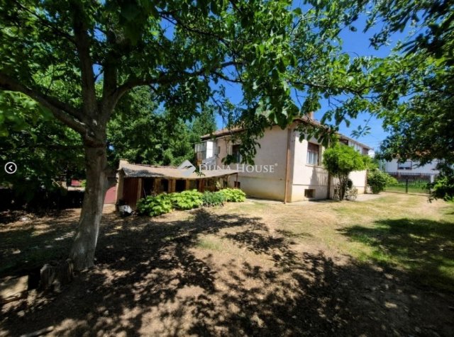 Eladó családi ház, Lakhegyen 45 M Ft, 3 szobás