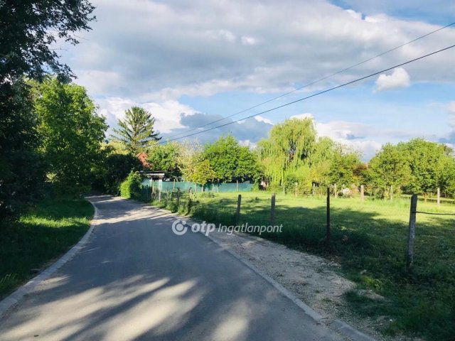 Eladó telek, Tinnyén 28 M Ft / költözzbe.hu