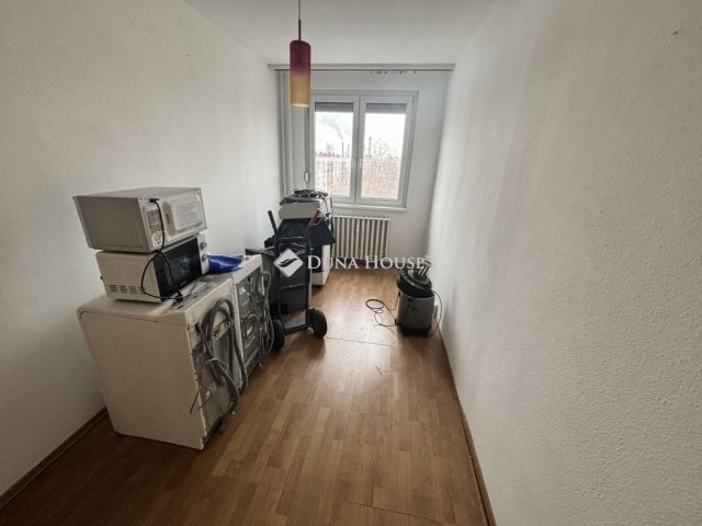 Eladó panellakás, Kecskeméten 62.5 M Ft, 3 szobás