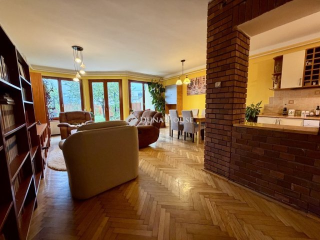 Eladó téglalakás, Veszprémben 124.9 M Ft, 5 szobás