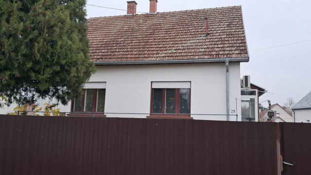 Eladó családi ház, Szolnokon 53.9 M Ft, 2 szobás