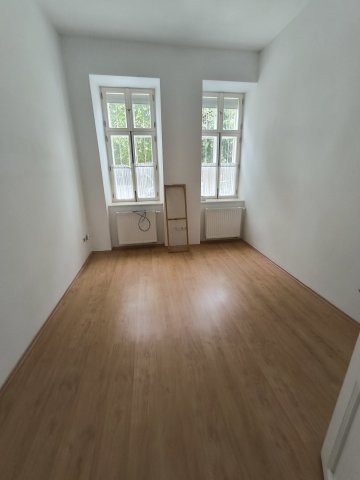 Kiadó téglalakás, albérlet, Győrött 180 E Ft / hó, 4 szobás
