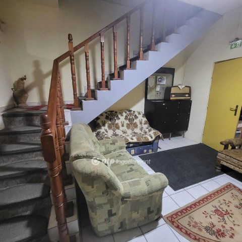 Eladó sorház, Mikepércsen 799 M Ft, 40 szobás