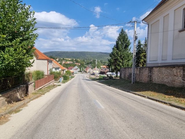 Eladó családi ház, Tardoson, Templom téren 24.9 M Ft, 4 szobás