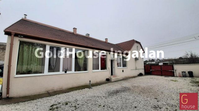 Eladó családi ház, Budapesten, XV. kerületben, Fazekas soron