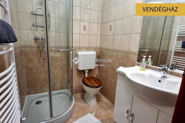 Eladó nyaraló, Komlón 158 M Ft, 9 szobás / költözzbe.hu