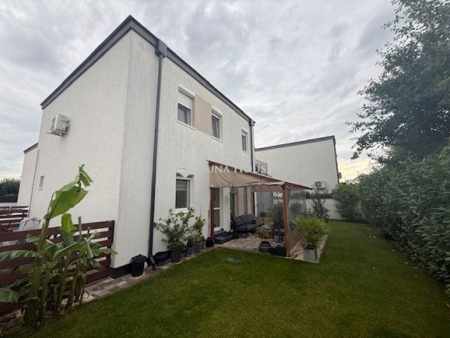 Eladó családi ház, Vecsésen 147 M Ft, 4 szobás