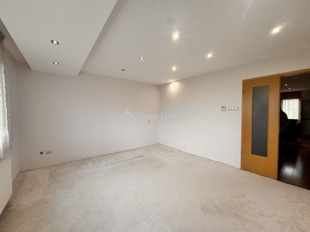 Eladó téglalakás, Zalaegerszegen 49.8 M Ft, 3 szobás