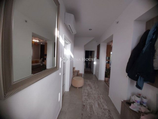 Eladó ikerház, Dunaharasztin 97 M Ft, 5 szobás