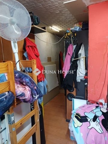 Eladó családi ház, Szigetszentmiklóson 35 M Ft, 3 szobás