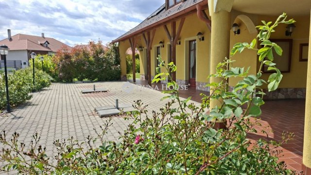 Eladó üzlethelyiség, Nagycenken 189.9 M Ft, 6 szobás