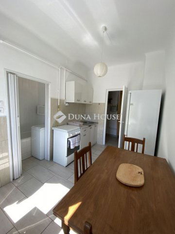 Kiadó téglalakás, albérlet, Pécsett 130 E Ft / hó, 1 szobás