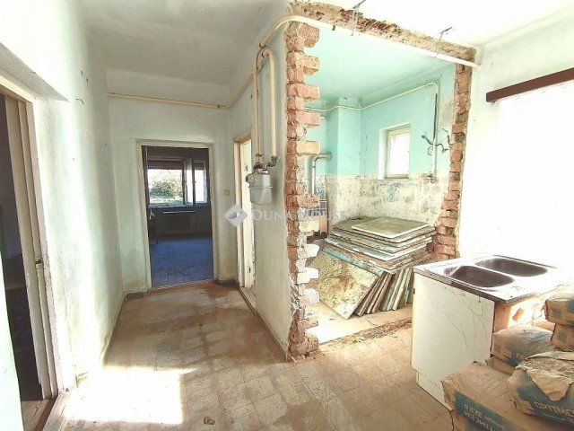 Eladó családi ház, Újkéren 19.4 M Ft, 2 szobás