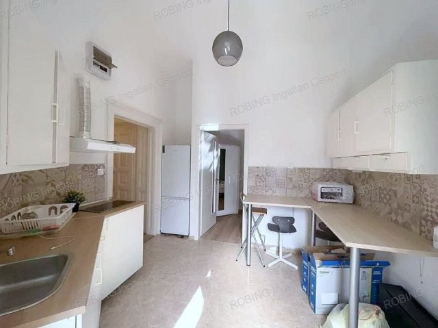 Eladó téglalakás, Budapesten, VIII. kerületben, Üllői úton