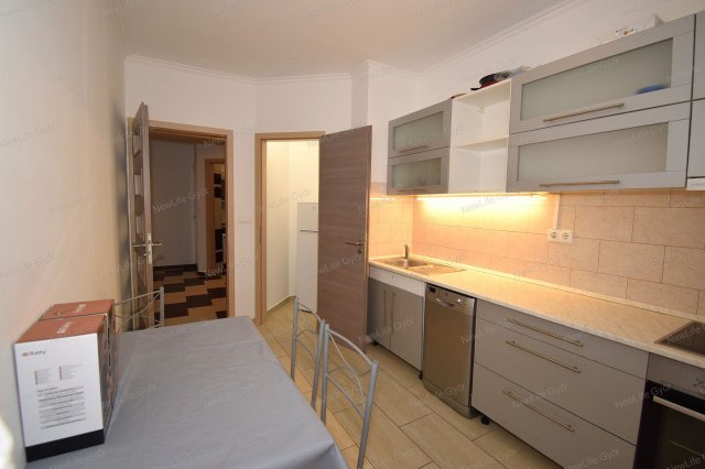 Eladó téglalakás, Győrött 75 M Ft, 3 szobás