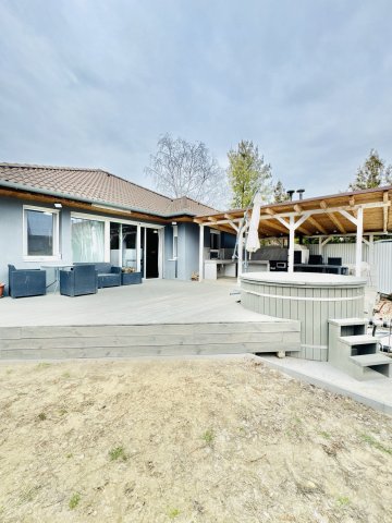 Eladó családi ház, Taksonyon 129.99 M Ft, 5 szobás