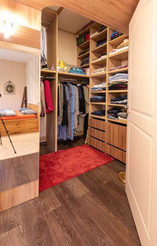 Eladó családi ház, Pilisvörösváron 318 M Ft, 5 szobás