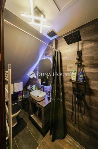 Eladó családi ház, Vecsésen 99 M Ft, 4 szobás