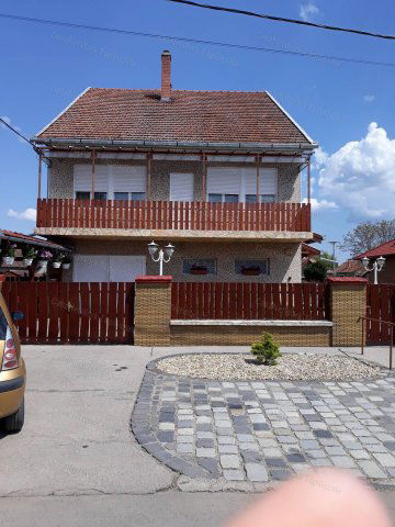 Eladó családi ház, Tápiószentmártonon 48 M Ft, 5 szobás