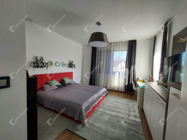 Eladó családi ház, Debrecenben 330 M Ft, 4 szobás
