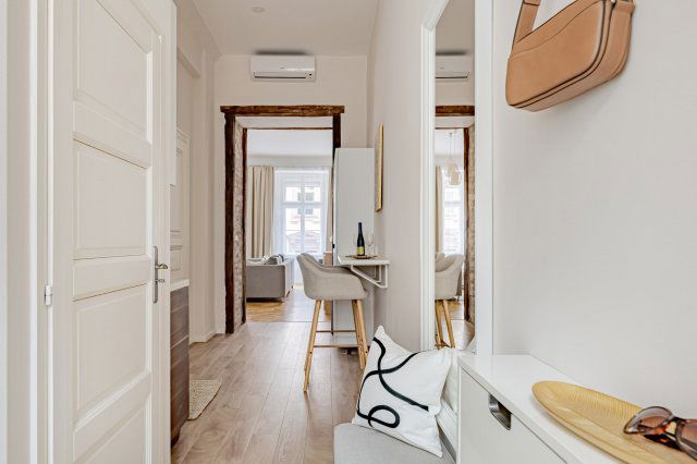 Kiadó téglalakás, albérlet, V. kerületben, Akadémia utcában