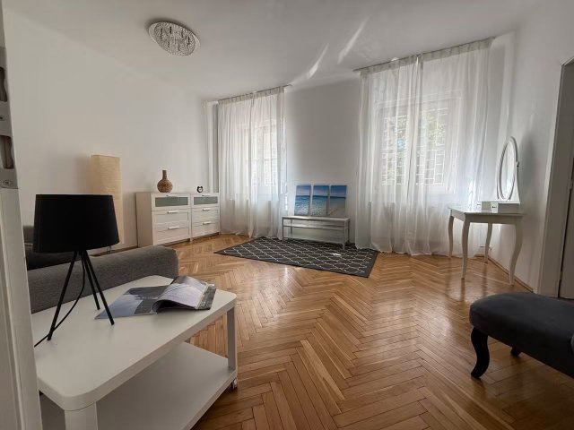 Kiadó téglalakás, albérlet, VI. kerületben, Délibáb utcában