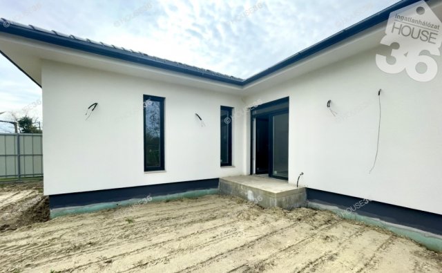 Eladó családi ház, Helvécián 81.6 M Ft, 4 szobás