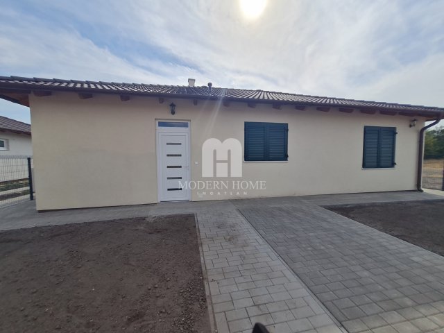 Eladó családi ház, Székesfehérvárott 97.5 M Ft, 4 szobás