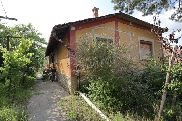 Eladó családi ház, Bakson, Fő utcában 17.9 M Ft, 2 szobás