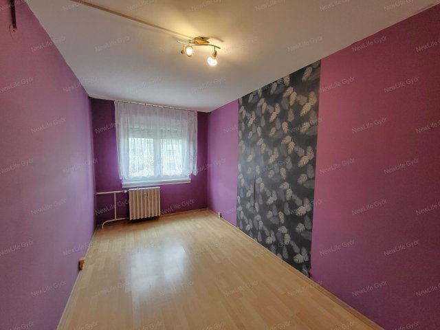Eladó panellakás, Győrött 45.9 M Ft, 2 szobás