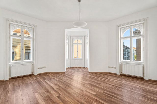 Eladó téglalakás, Budapesten, VI. kerületben, Hajós utcában