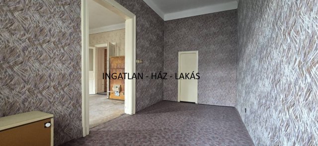 Eladó téglalakás, Budapesten, VIII. kerületben, Luther utcában