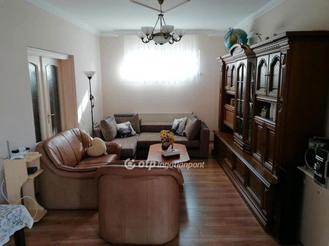 Eladó családi ház, Hajdúböszörményen 100 M Ft, 4 szobás