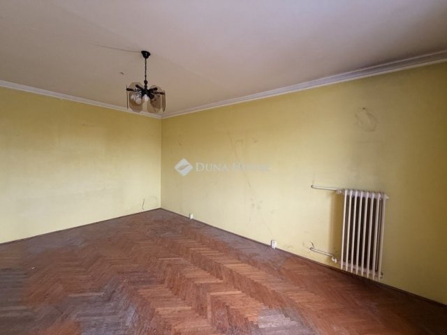 Eladó panellakás, Pécsett 31.9 M Ft, 2 szobás