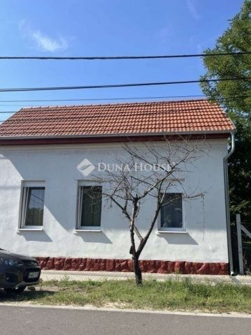Eladó családi ház, Vecsésen 113.9 M Ft, 3 szobás