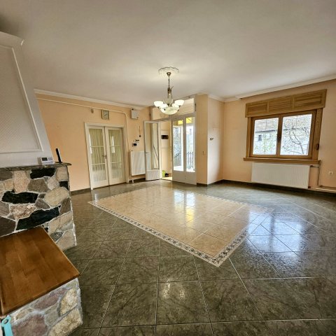 Eladó családi ház, Kunszentmiklóson 59.9 M Ft, 2 szobás