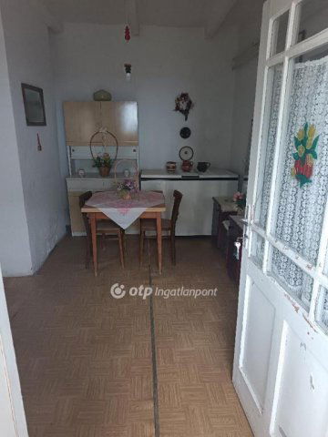 Eladó családi ház, Bakonszegen 15 M Ft, 2 szobás
