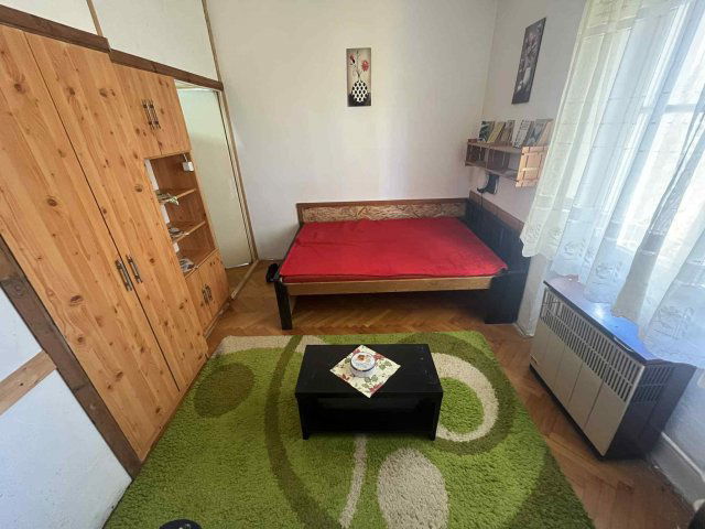 Eladó téglalakás, Pécsett 25 M Ft, 3 szobás