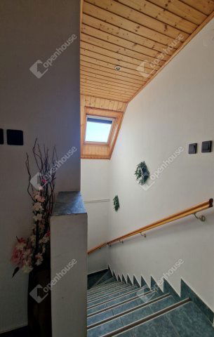 Eladó családi ház, Komáromban 140 M Ft, 5 szobás