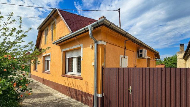 Eladó családi ház, Dunaharasztin 108.99 M Ft, 7 szobás