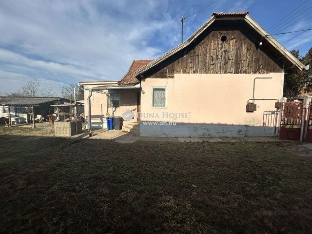 Eladó családi ház, Péterin 32.8 M Ft, 2 szobás