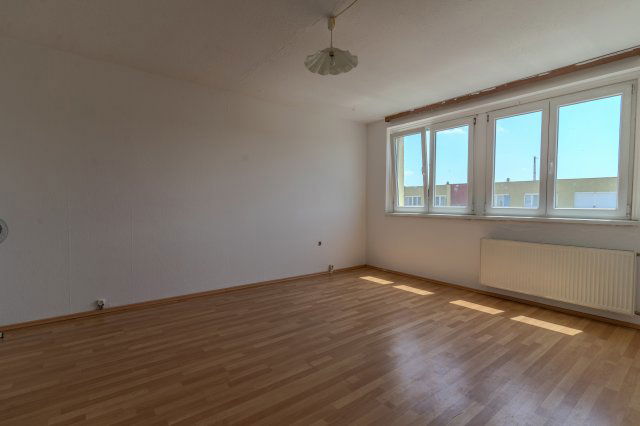 Eladó téglalakás, Baján 24.99 M Ft, 2 szobás