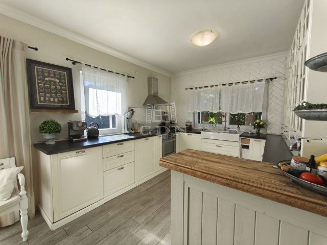 Eladó családi ház, Dunaharasztin 119.8 M Ft, 5 szobás