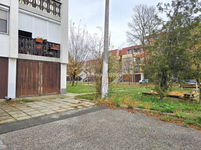 Eladó garázs, Pécsett, Ércbányász utcában 8.5 M Ft
