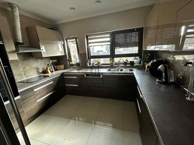 Eladó családi ház, Debrecenben 149.9 M Ft, 5 szobás