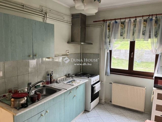 Eladó családi ház, Pécsett 82.9 M Ft, 2 szobás