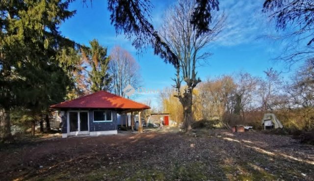 Eladó nyaraló, Tasson 25 M Ft, 1 szobás / költözzbe.hu